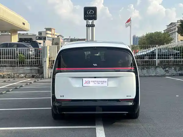 Li Auto MEGA 2025