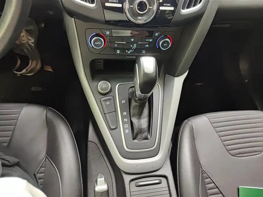 Ford Focus 2017 — фото 16