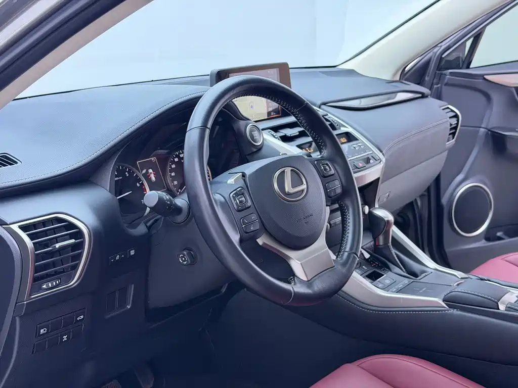 Lexus NX 2021