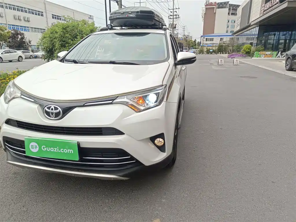 Toyota RAV4 2018 — фото 24
