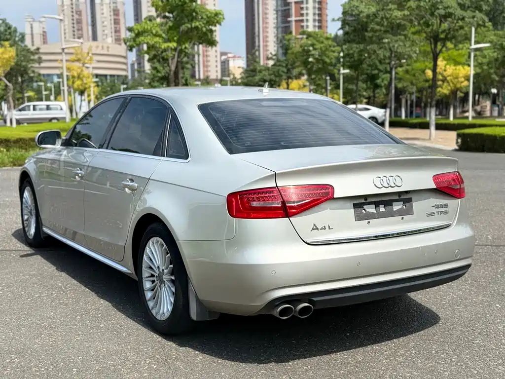 Audi A4L 2016