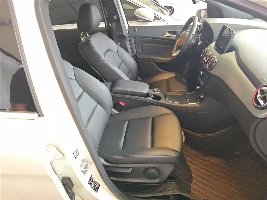 Mercedes-Benz B-Class 2018 — фото 16