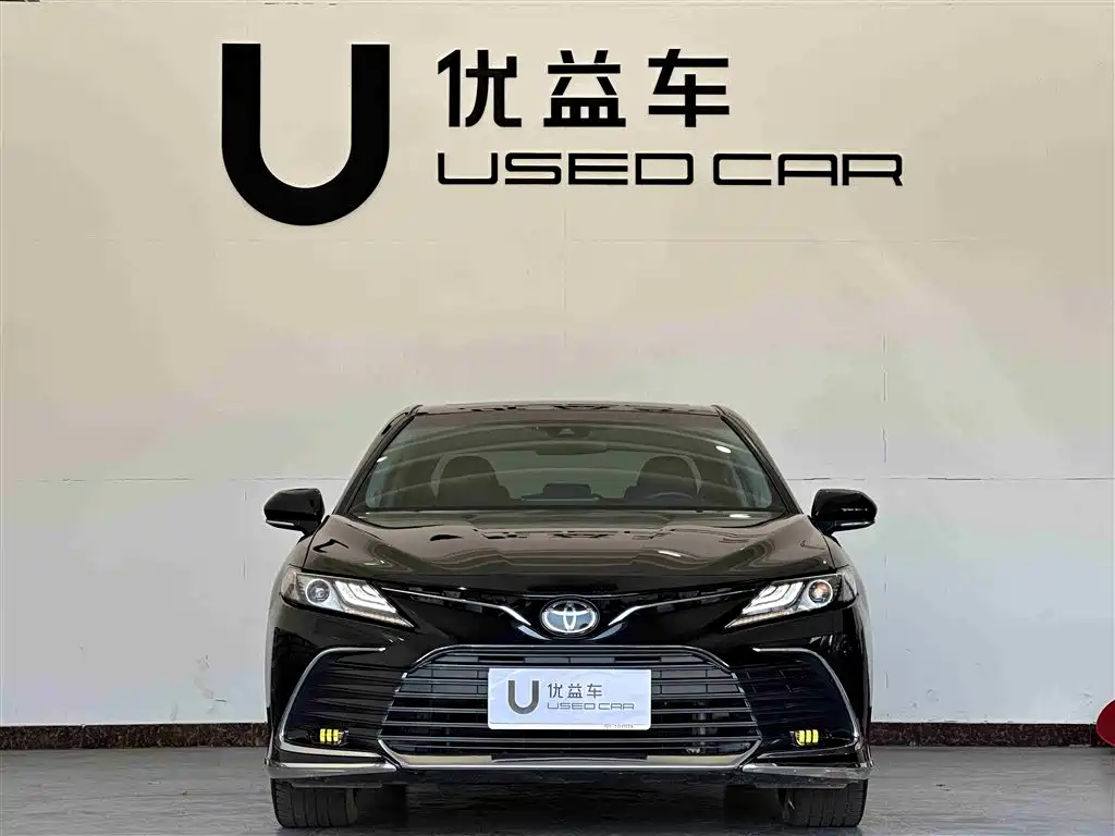 Toyota Camry 2021 — фото 2