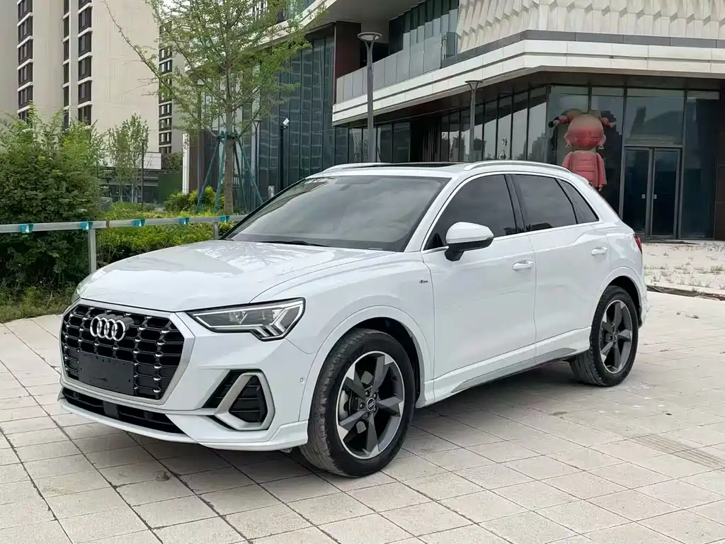 Audi Q3 2021 — фото 1