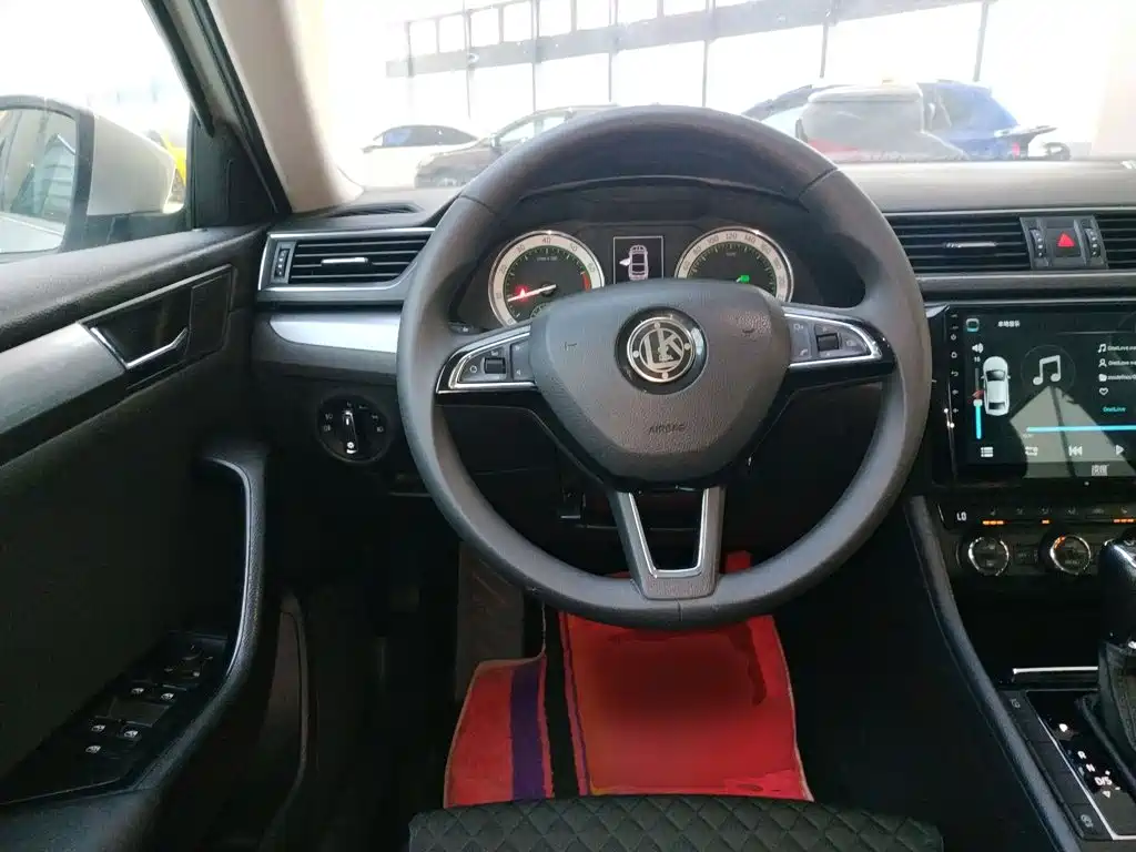 Skoda Superb 2019 — фото 11