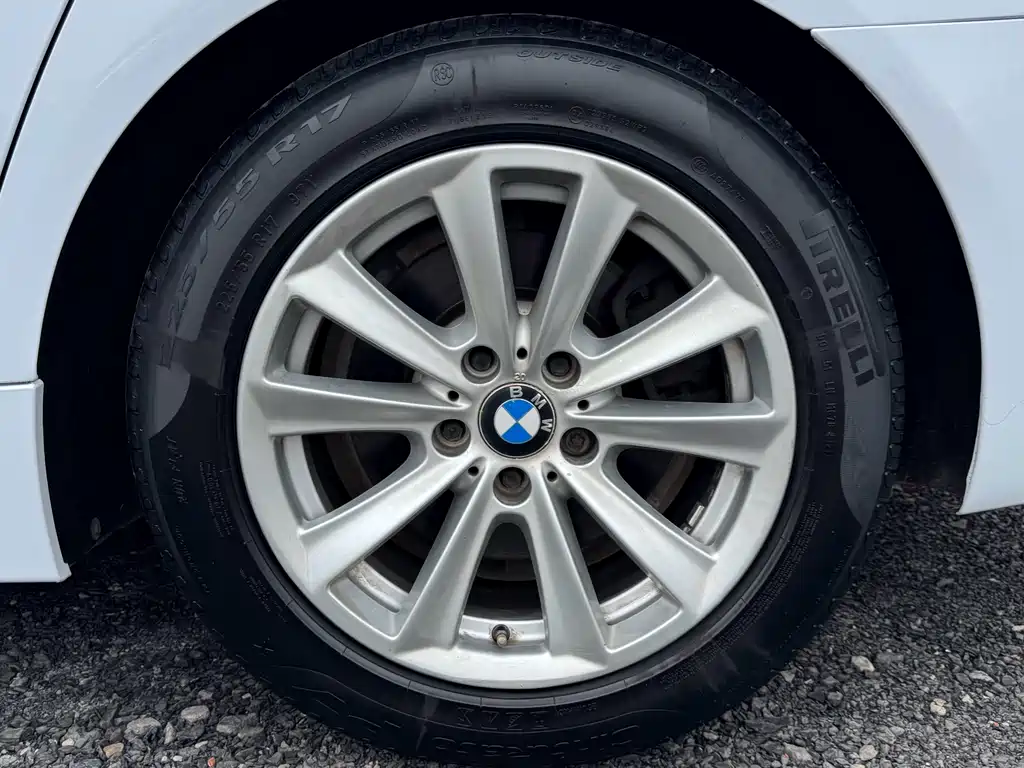 BMW 5 Series 2017 — фото 17