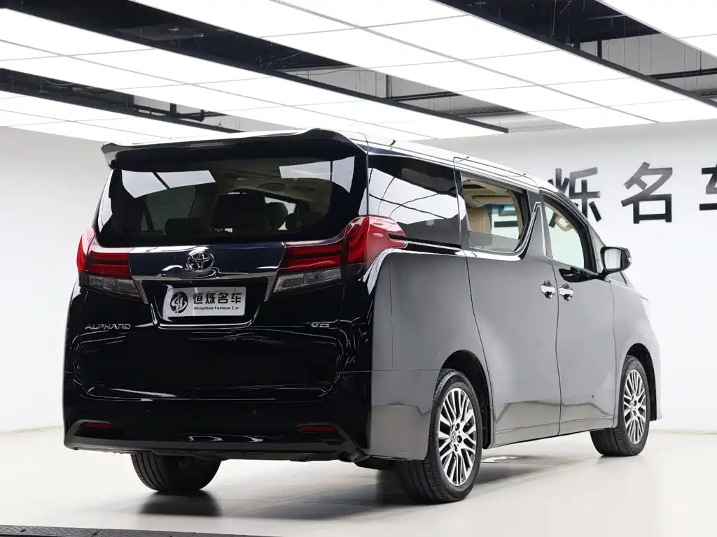 Toyota Alphard 2017 — фото 27