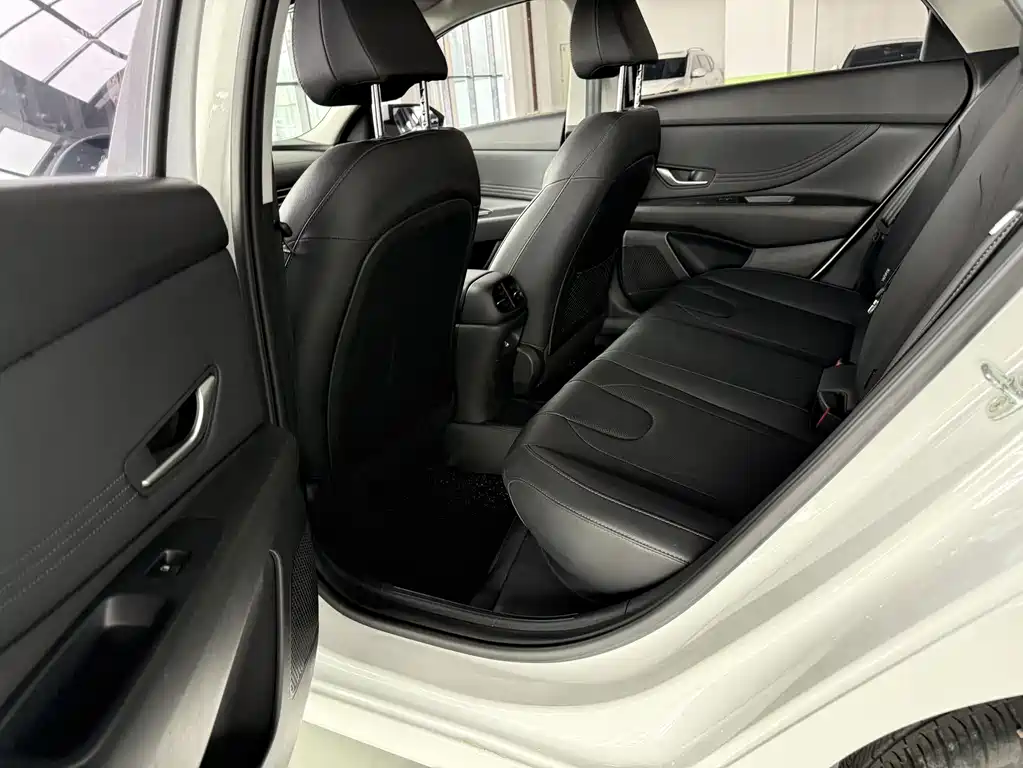 Hyundai Elantra 2022 — фото 13