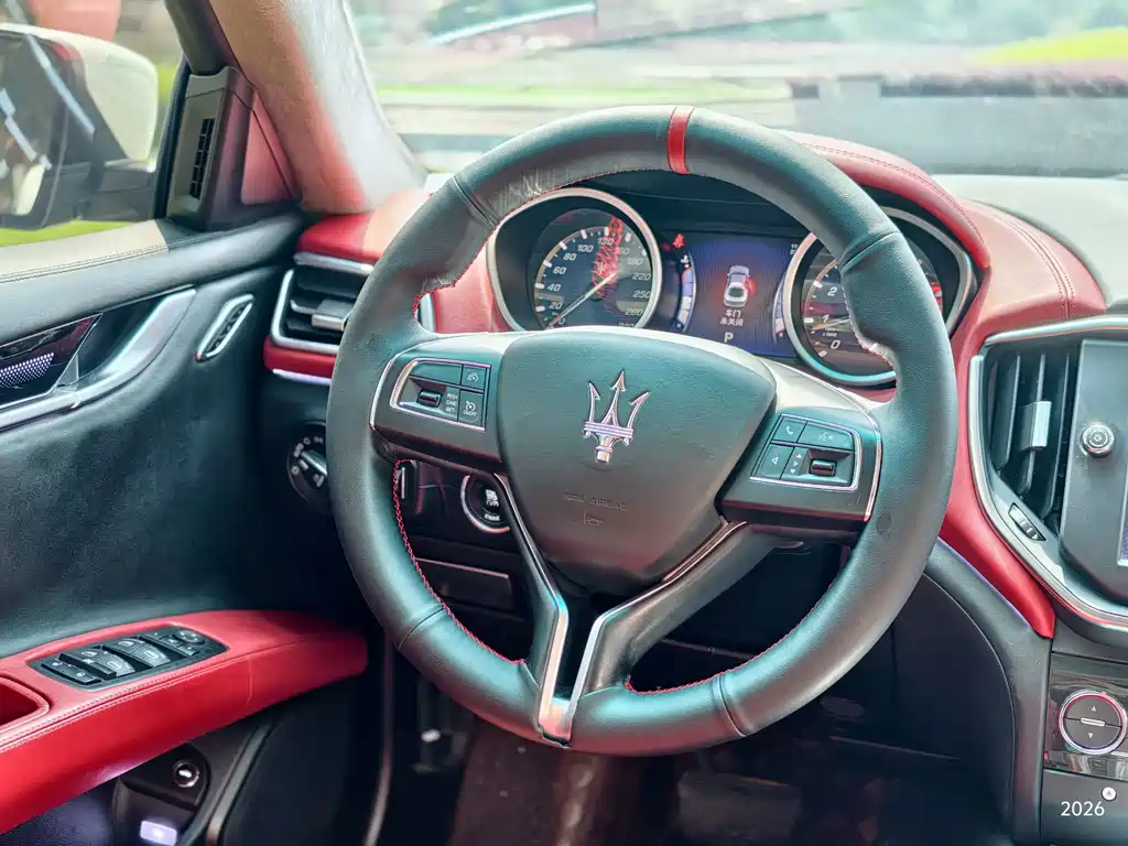 Maserati Ghibli 2015 — фото 10
