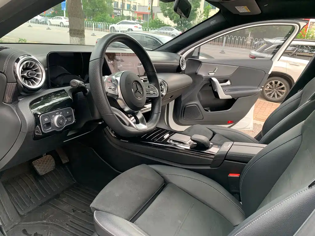 Mercedes-Benz A-Class 2023 — фото 8
