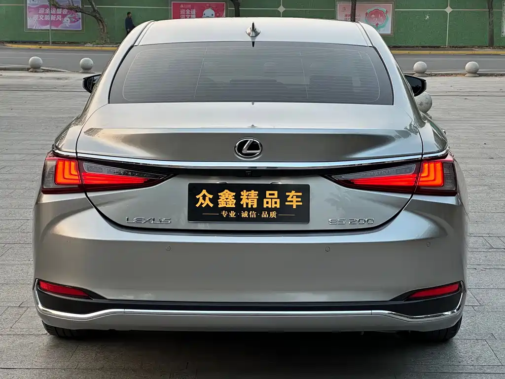 Lexus ES 2022 — фото 12