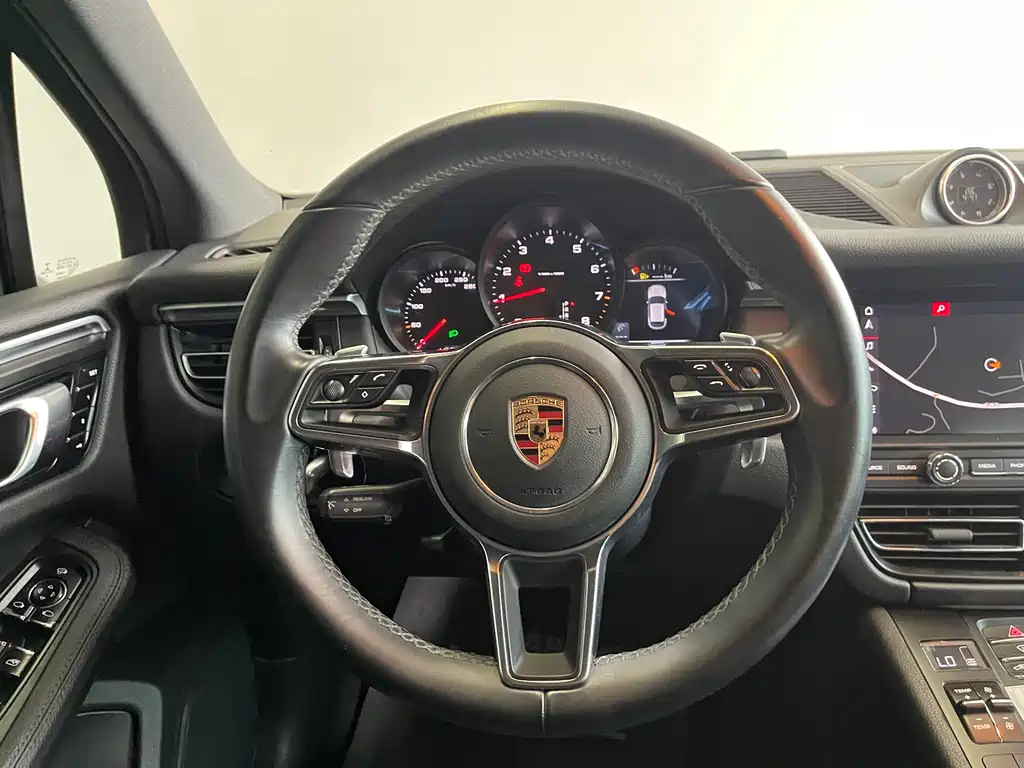Porsche Macan 2020 — фото 27