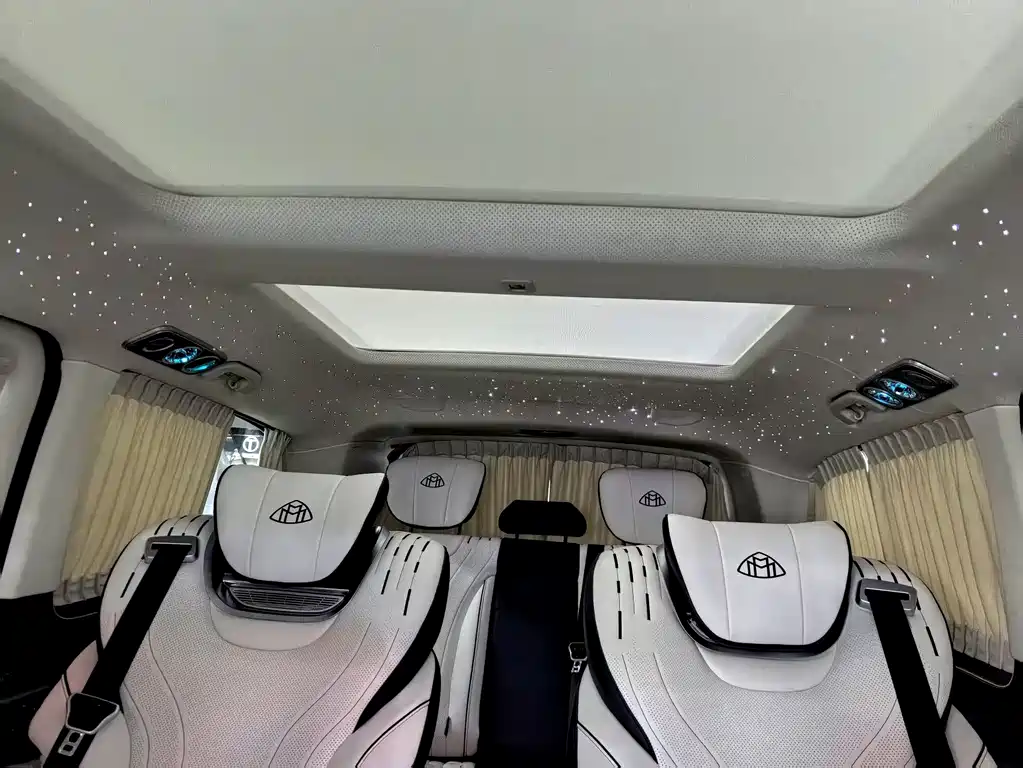 Mercedes-Benz V-Class 2023 — фото 24