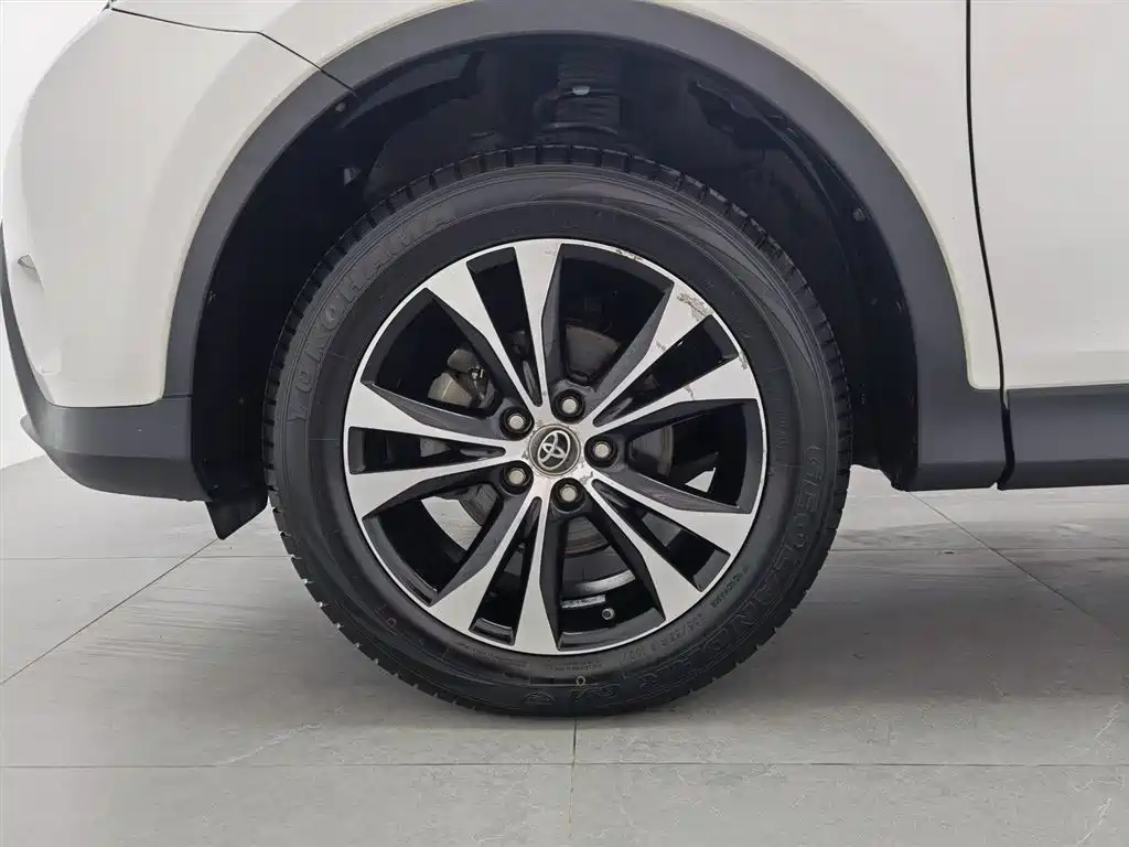Toyota RAV4 2016 — фото 17