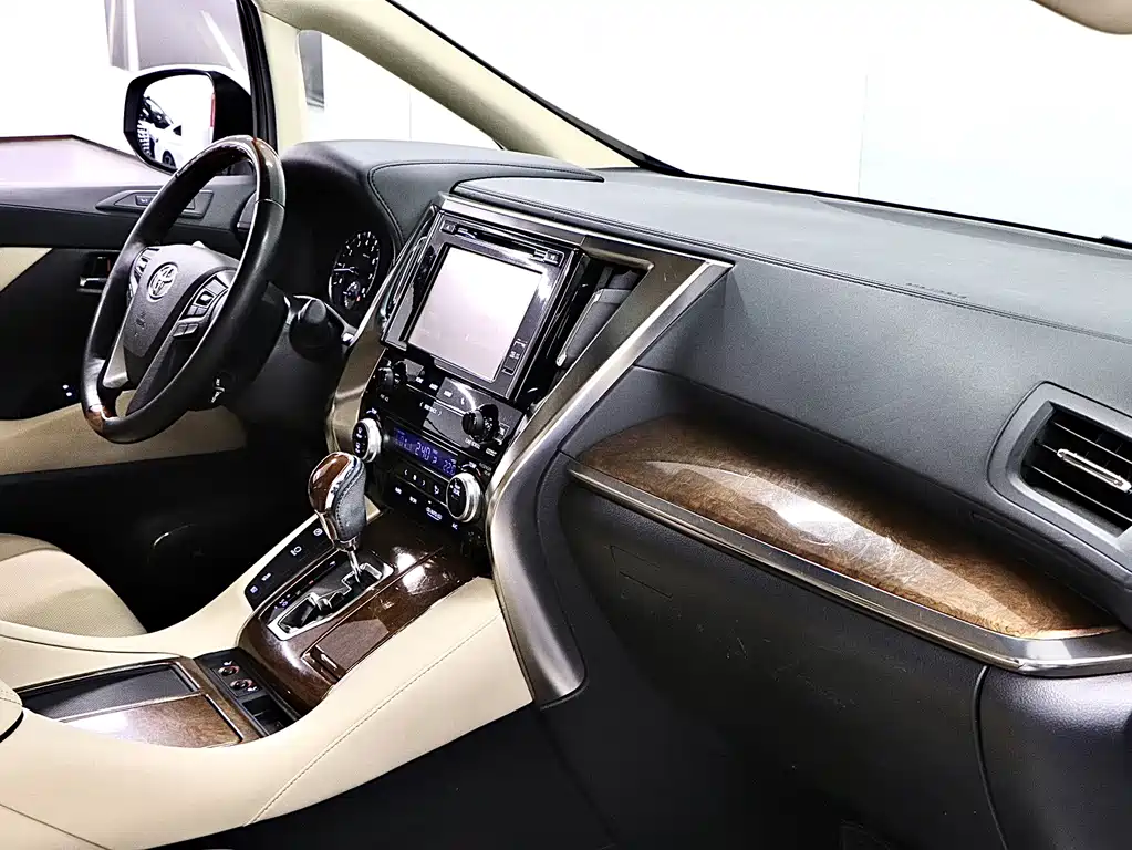 Toyota Alphard 2017 — фото 15