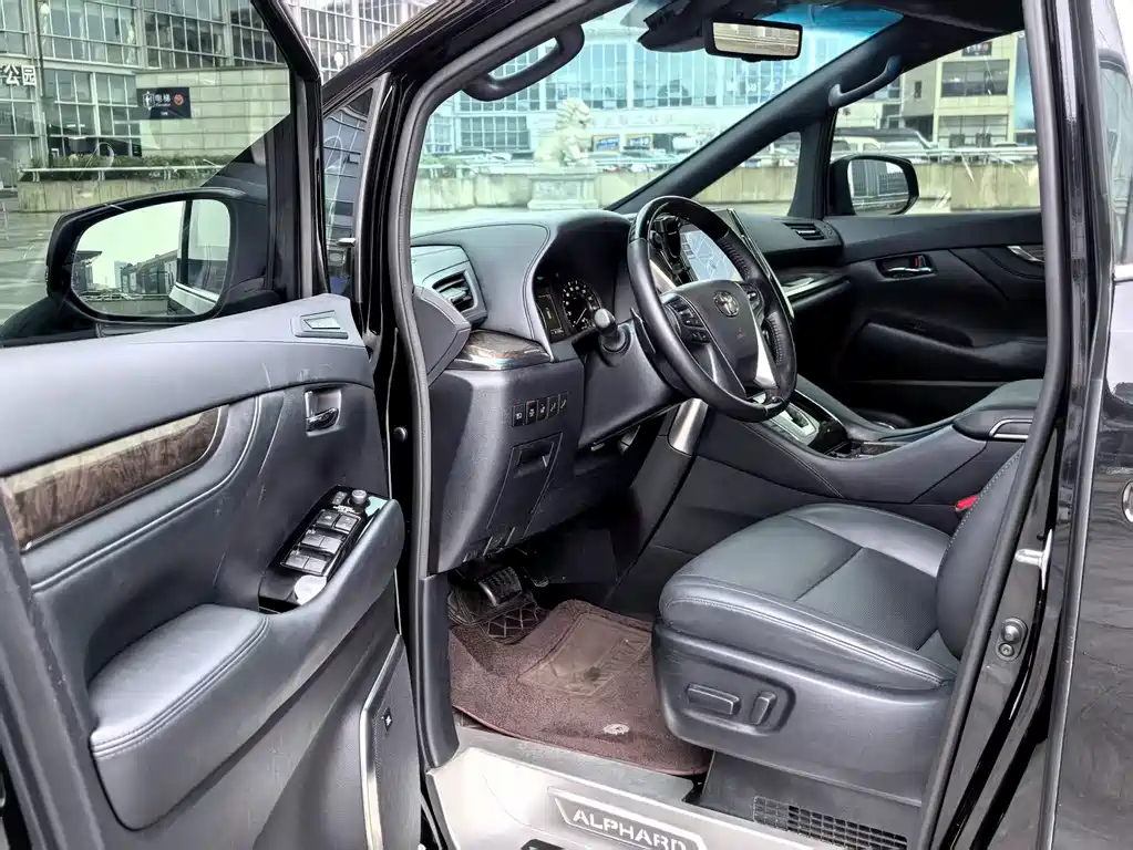 Toyota Alphard 2022 — фото 8