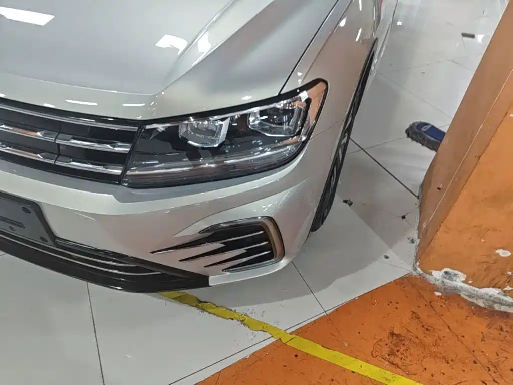 Volkswagen Tiguan L Plug-In Hybrid 2020 — фото 24