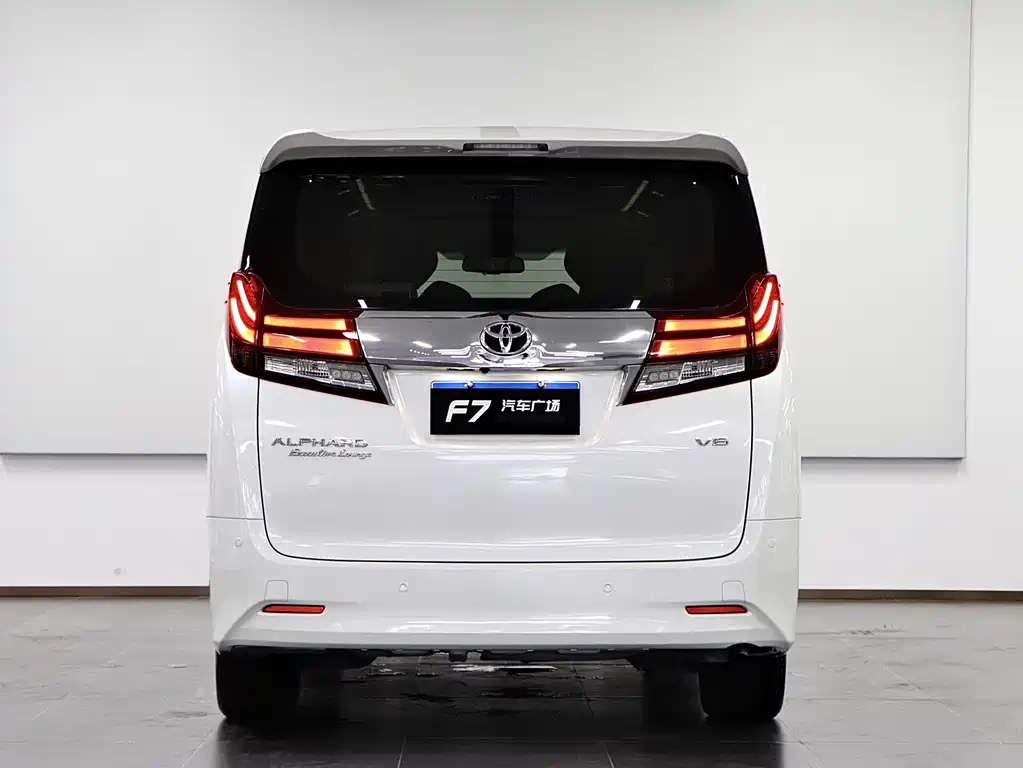 Toyota Alphard 2017 — фото 5