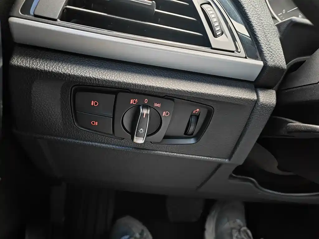 BMW 1 Series 2012 — фото 16