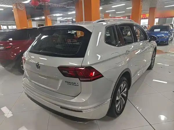 Volkswagen Tiguan L Plug-In Hybrid 2020