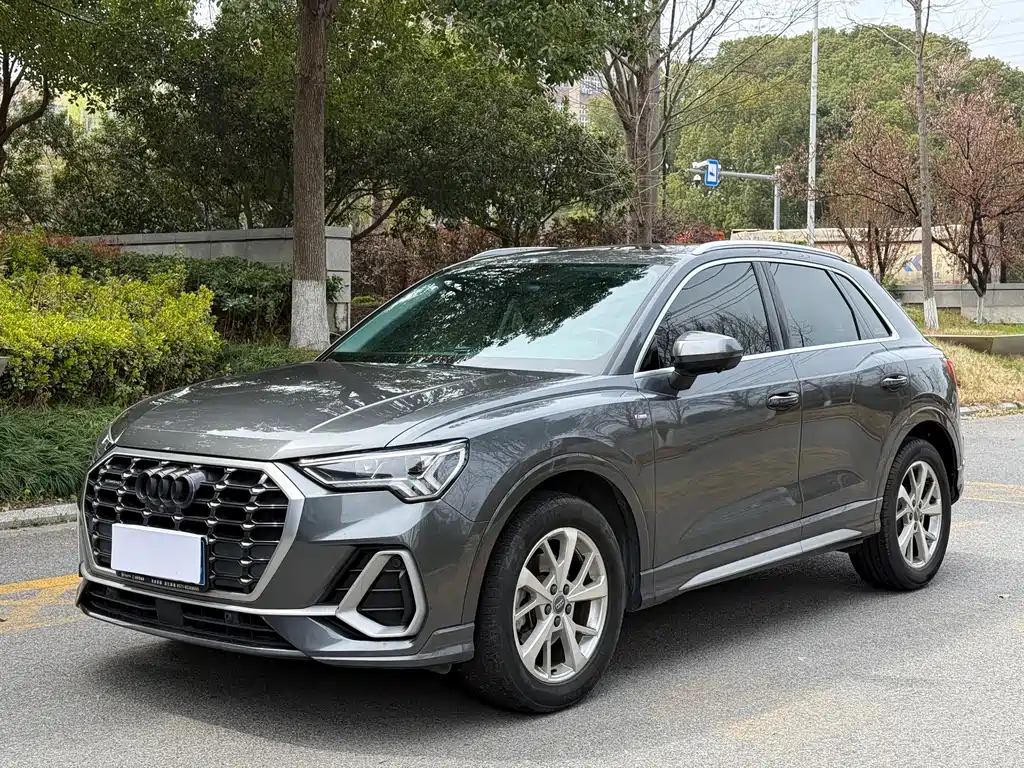 Audi Q3 2019 — фото 1