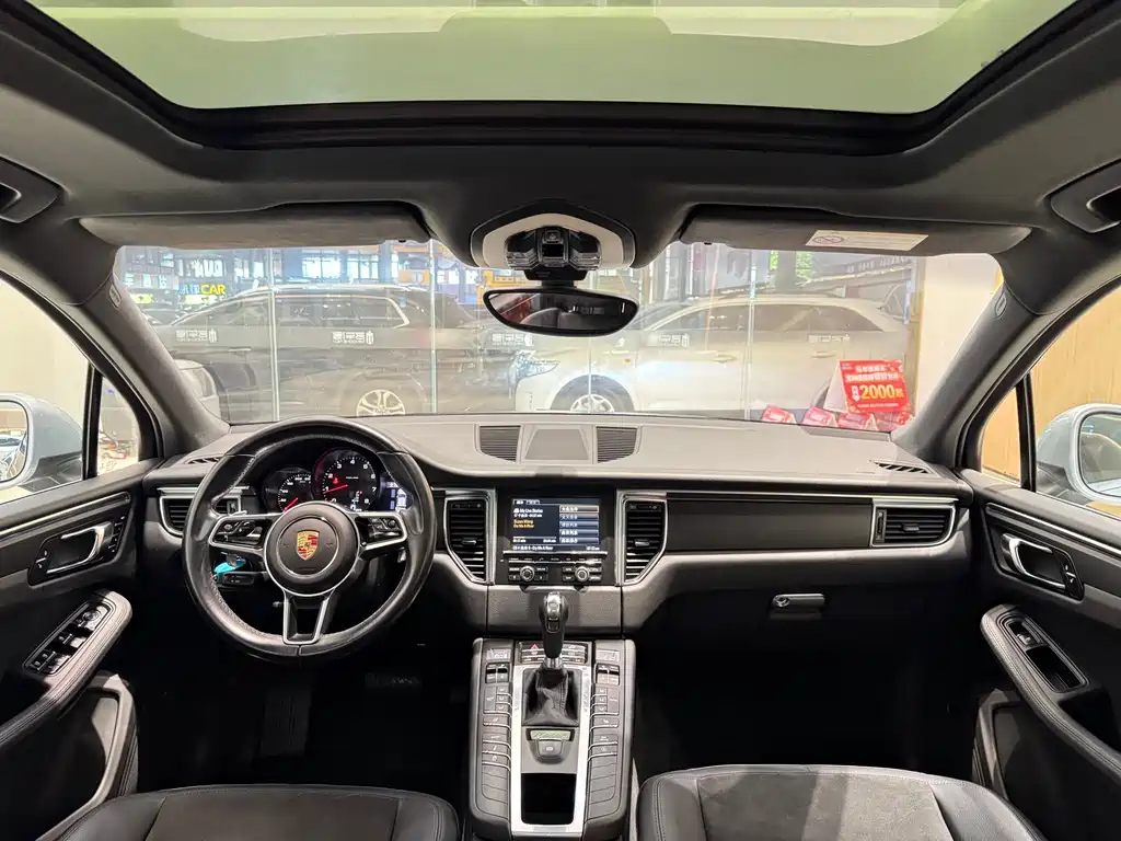 Porsche Macan 2015 — фото 19