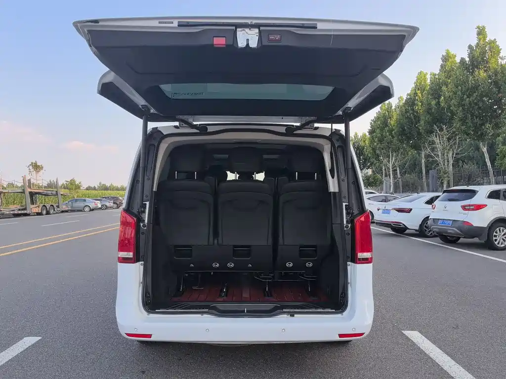 Mercedes-Benz V-Class 2018 — фото 14