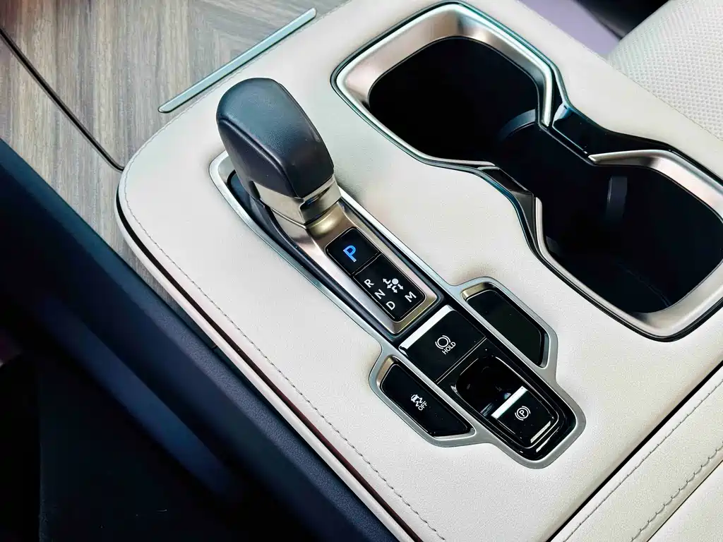 Lexus LM 2024 — фото 10