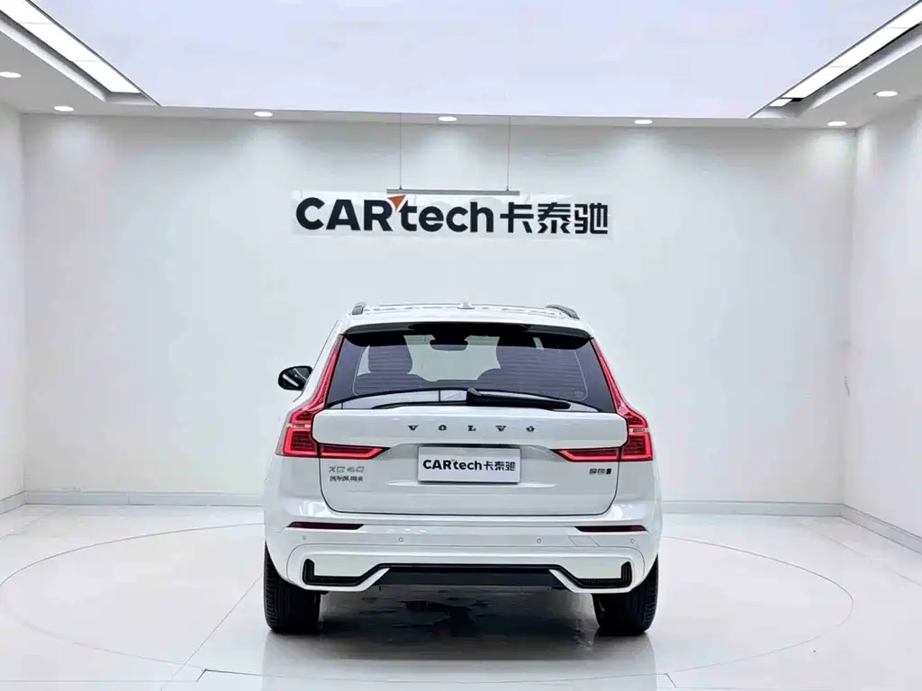 Volvo XC60 2023 — фото 6
