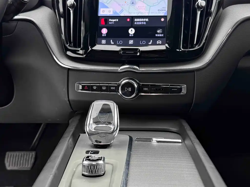 Volvo XC60 2023 — фото 17