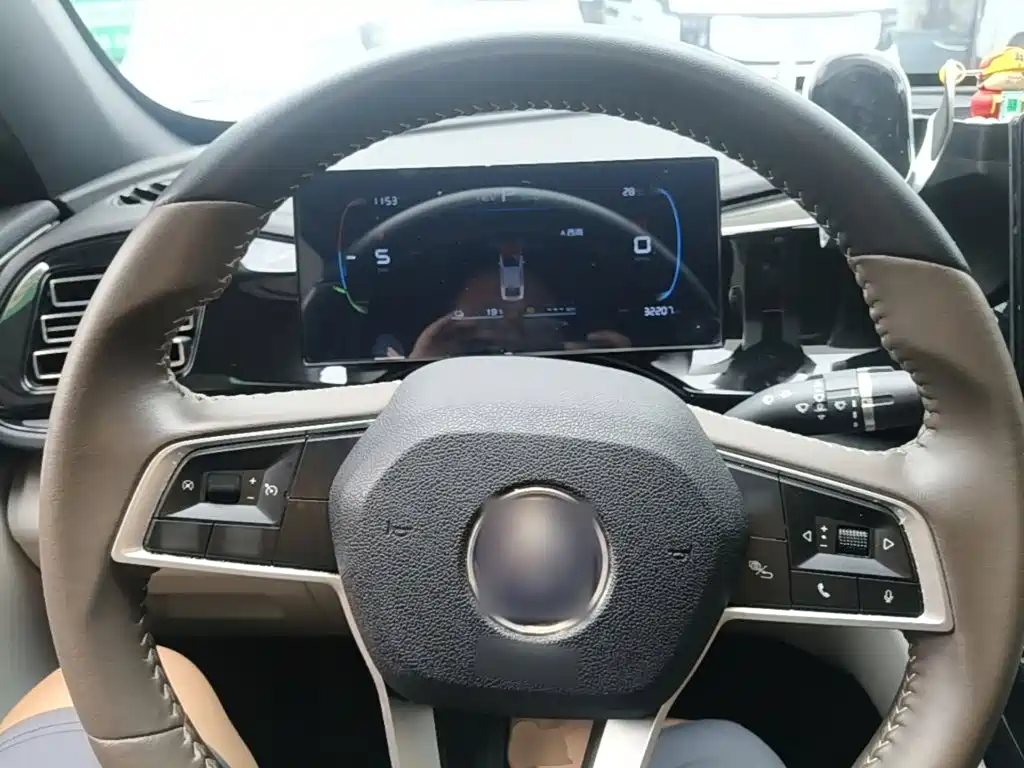 BYD Qin PLUS 2023 — фото 11