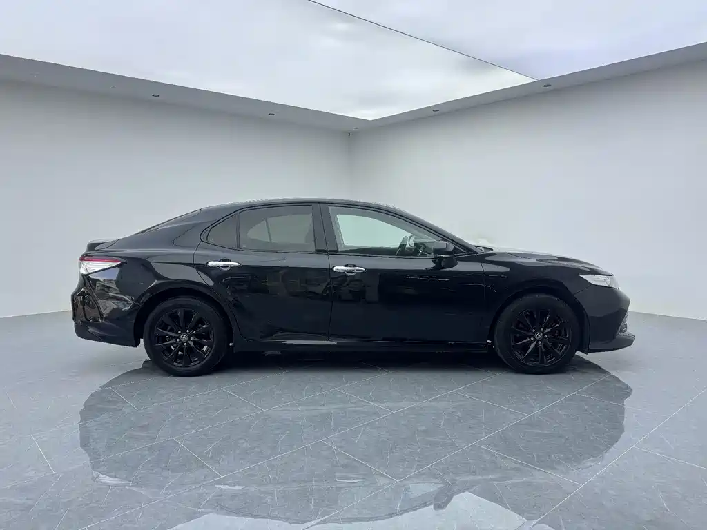 Toyota Camry 2020 — фото 15