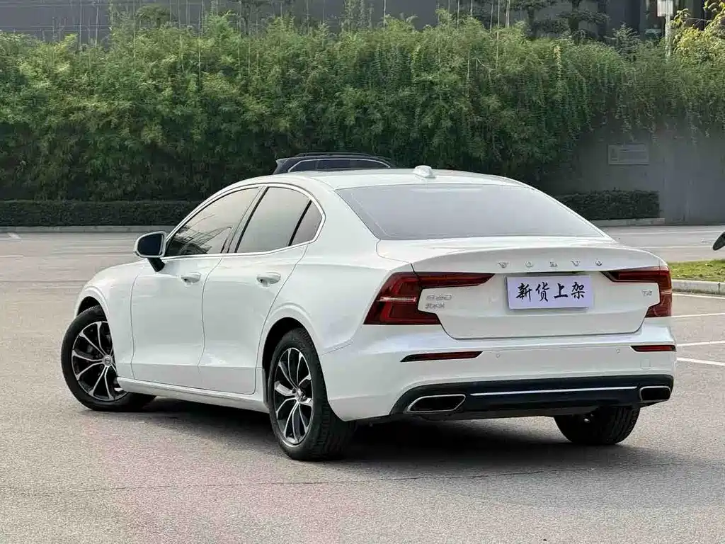 Volvo S60 2023 — фото 8