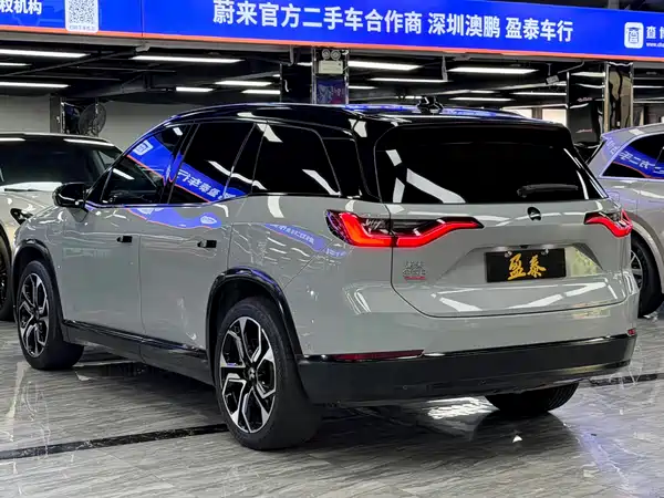 NIO ES8 2021
