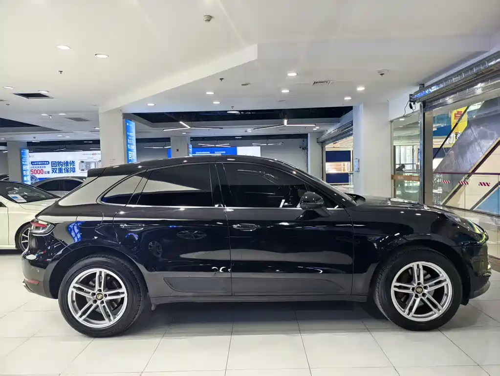 Porsche Macan 2019 — фото 17