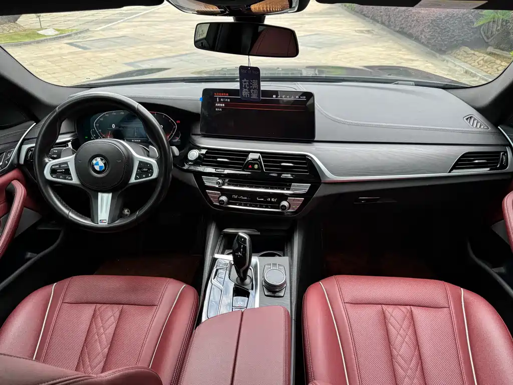 BMW 5 Series 2021 — фото 10