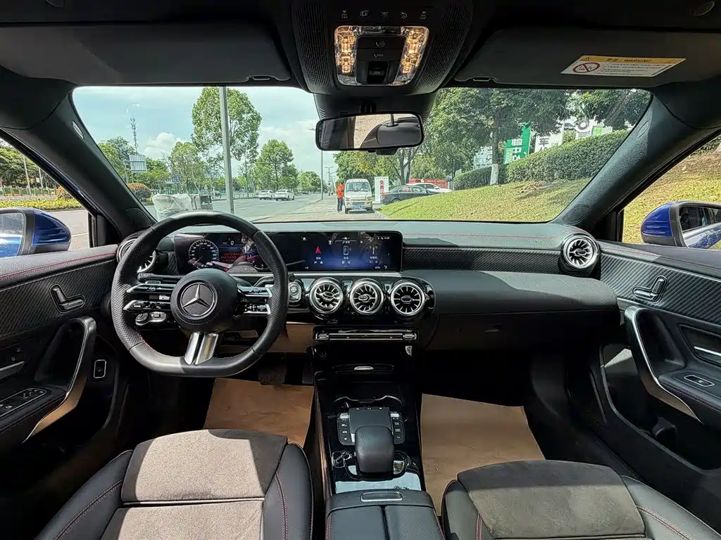 Mercedes-Benz A-Class 2023 — фото 11