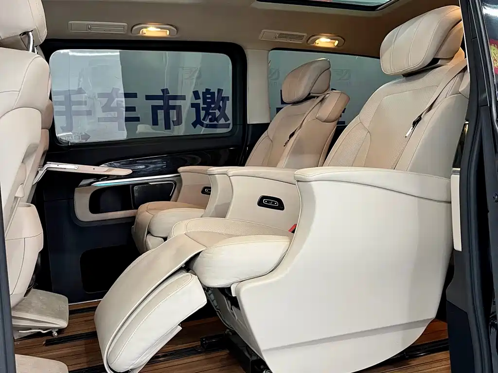 Mercedes-Benz V-Class 2019 — фото 12
