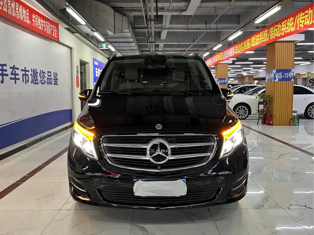 Mercedes-Benz V-Class 2019 — фото 1