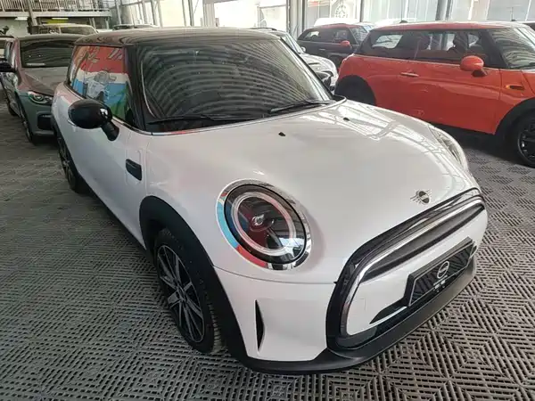 MINI MINI 2023