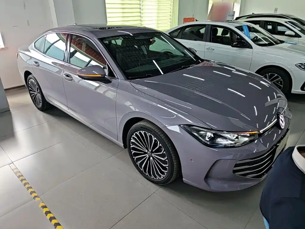 Volkswagen Passat 2024