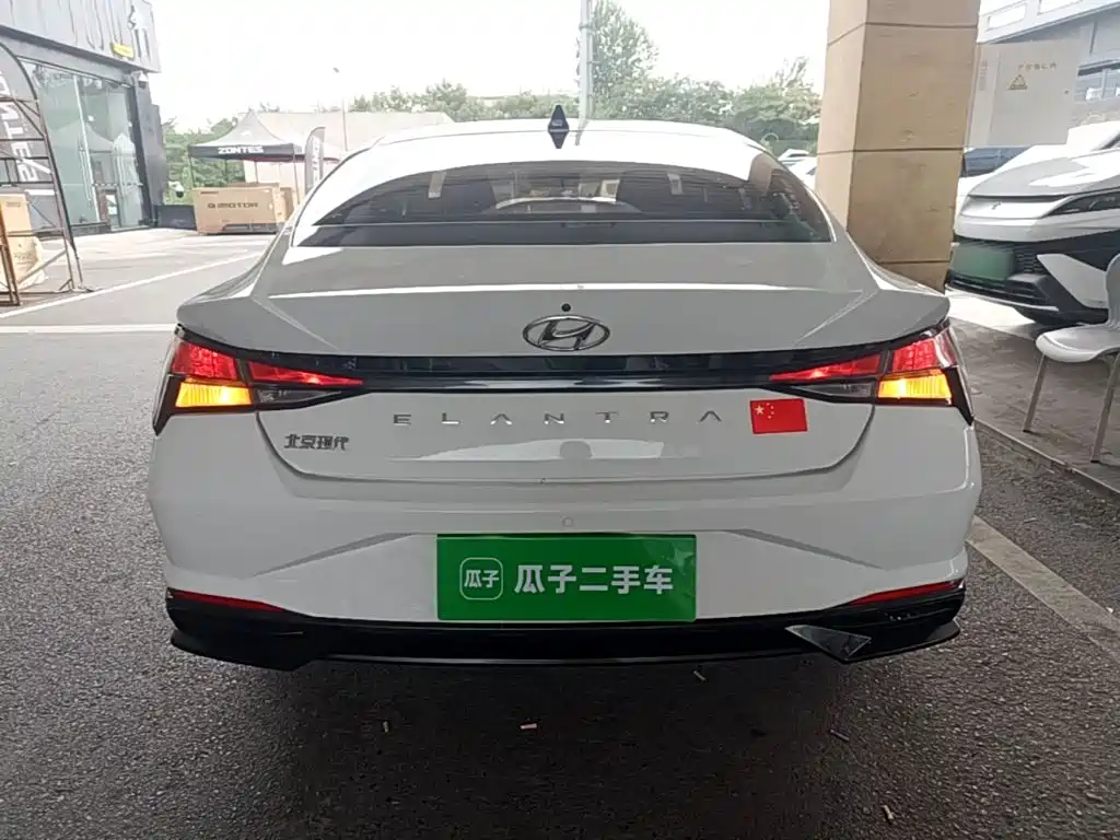 Hyundai Elantra 2022