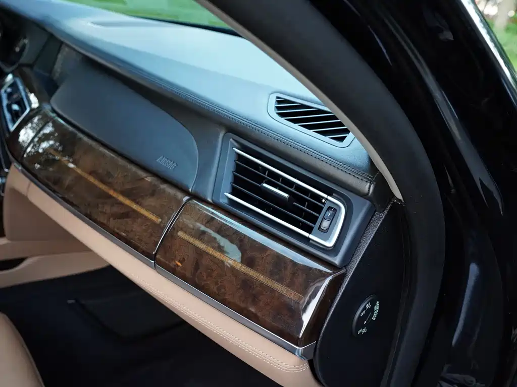 BMW 7 Series 2012 — фото 25