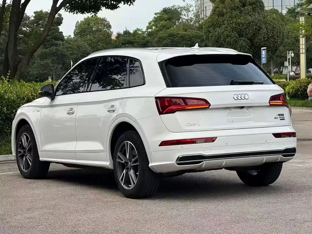 Audi Q5L 2020 — фото 6