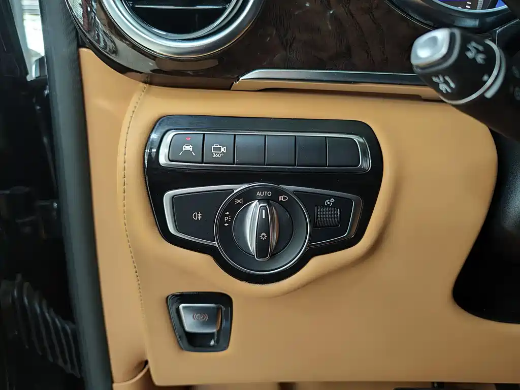 Mercedes-Benz V-Class 2018 — фото 20