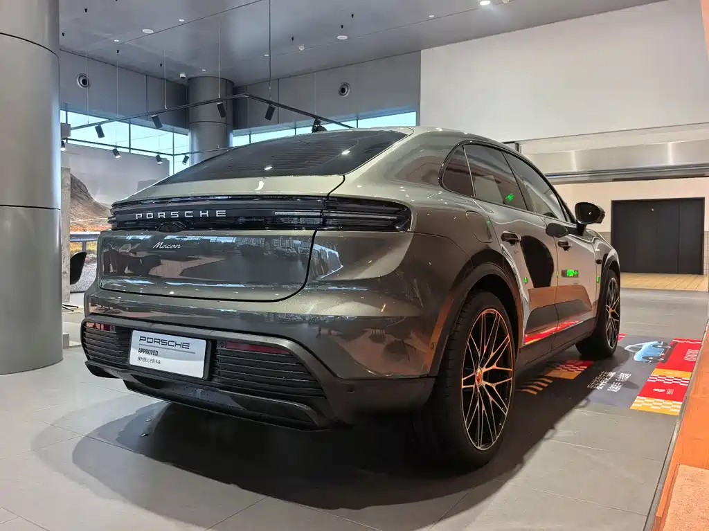 Porsche Macan New Energy 2025 — фото 7