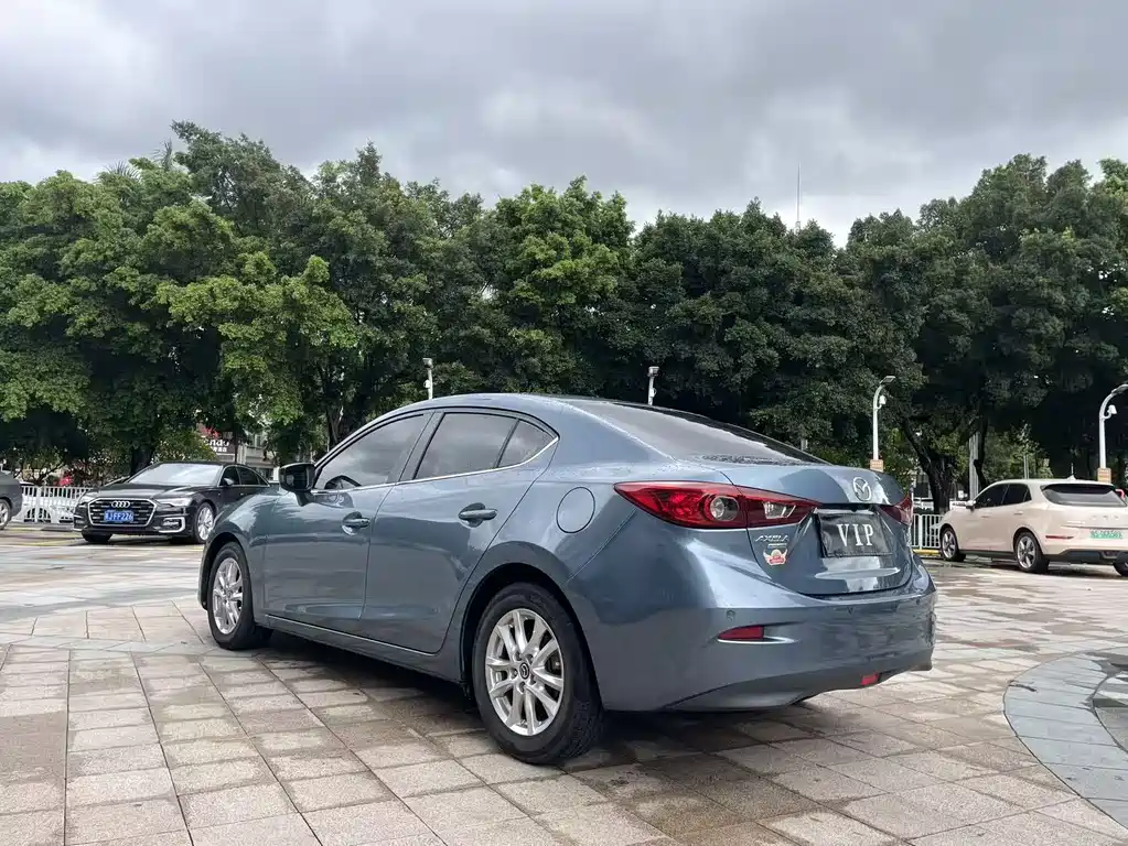 Mazda 3 Axela 2017 — фото 10