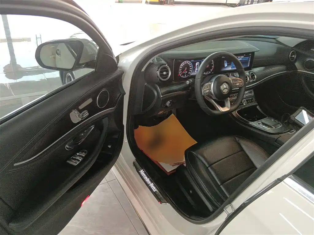 Mercedes-Benz E-Class 2019 — фото 12
