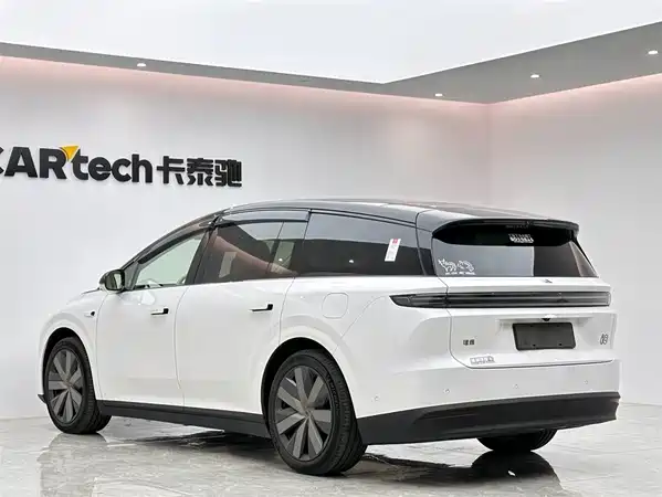 Li Auto i8 2025