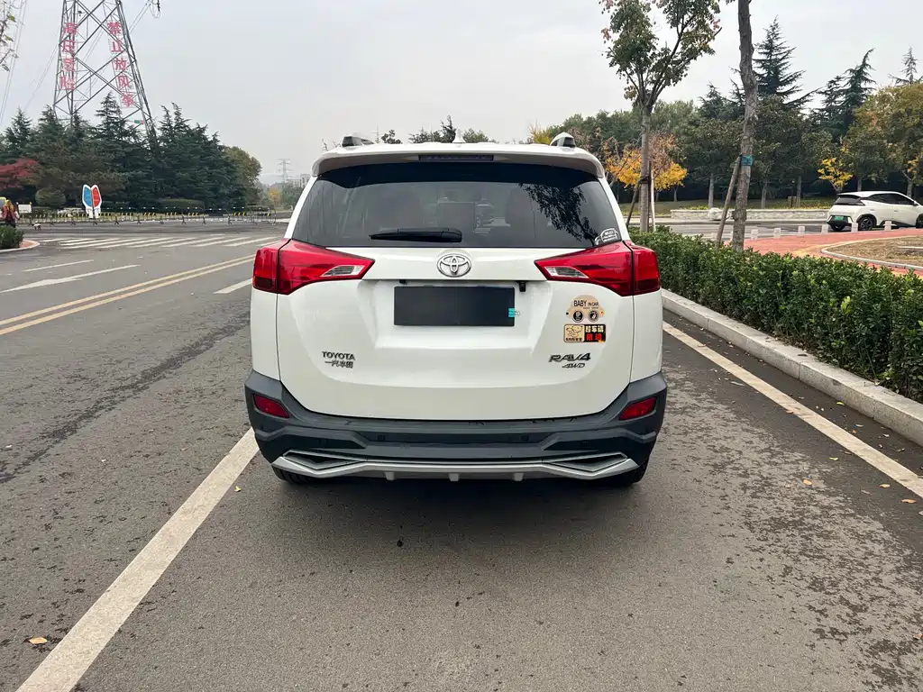 Toyota RAV4 2016 — фото 4